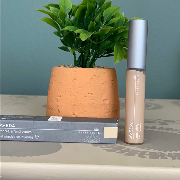 AVEDA Other - Aveda inner light concealer 01 birch